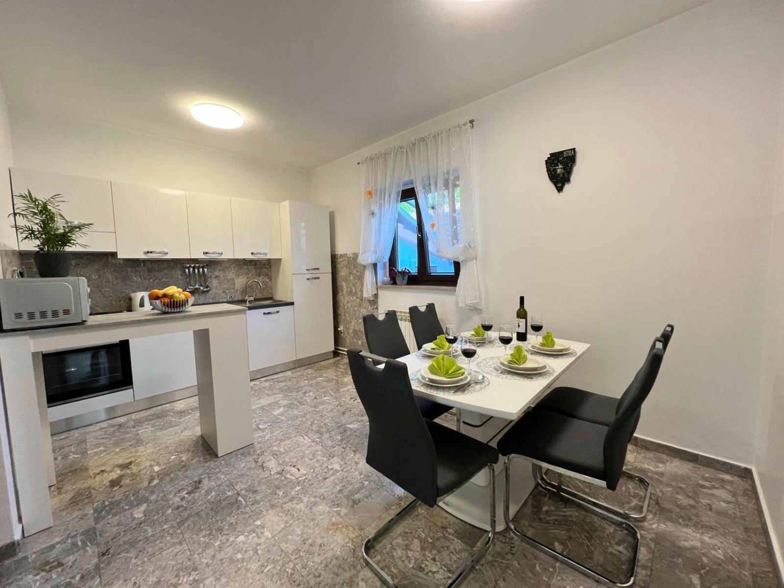 Apartment Tigo - 2 Bedrooms, 2 Bathrooms, Terrace And Big Garden Fažana Eksteriør bilde